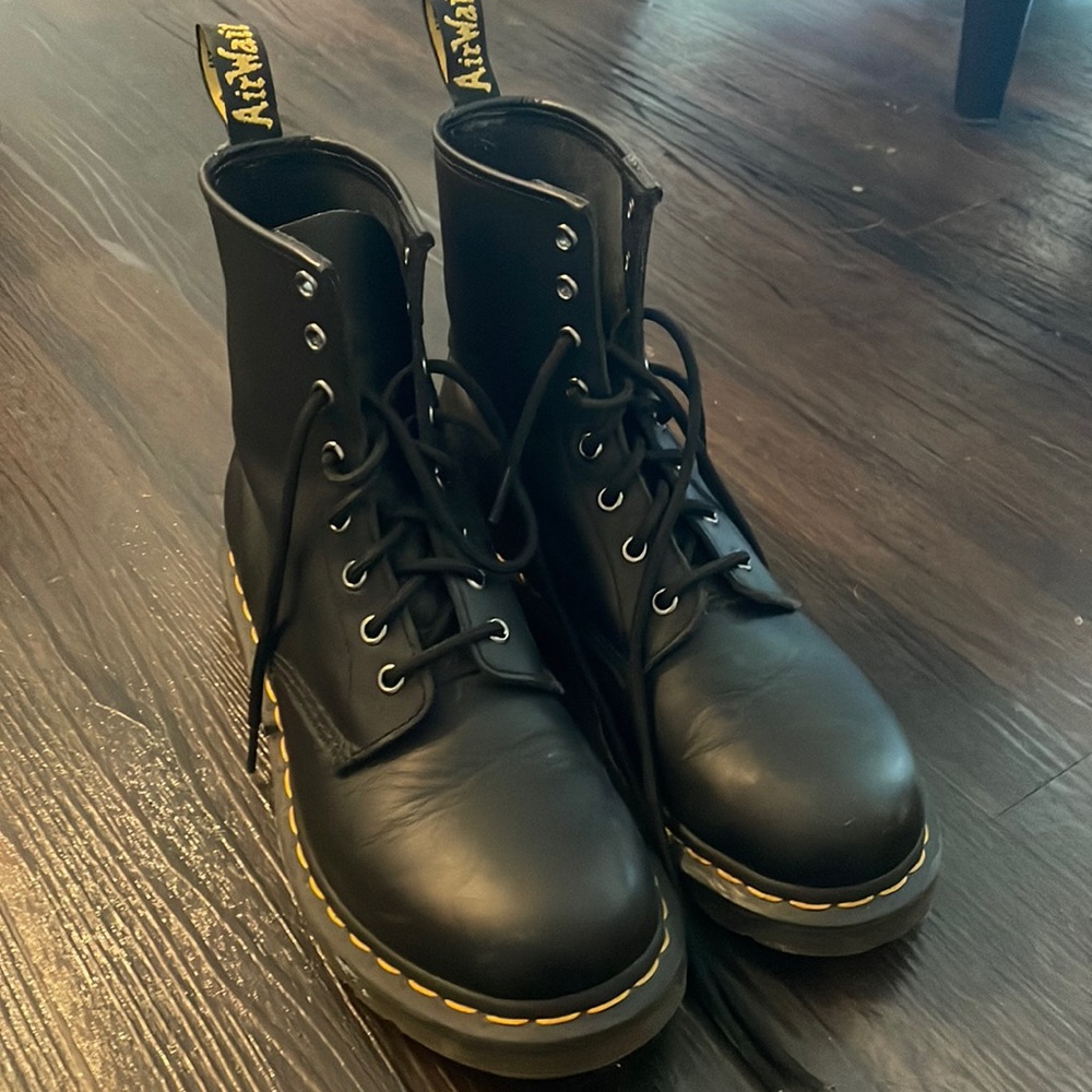 Dr Martens Modern Classics Smooth 1460 size 9